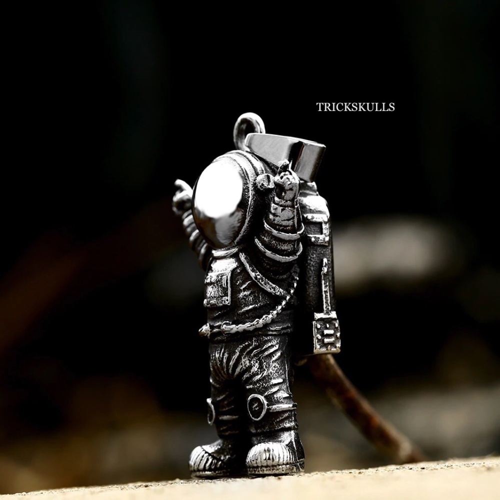 Retro Victory Astronaut Spaceman 316 Stainless Steel Pendant 60cm Box Chain - Picture 2 of 8